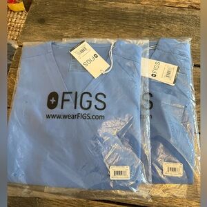 NWT FIGS Ceil Blue Casma three pocket top XS